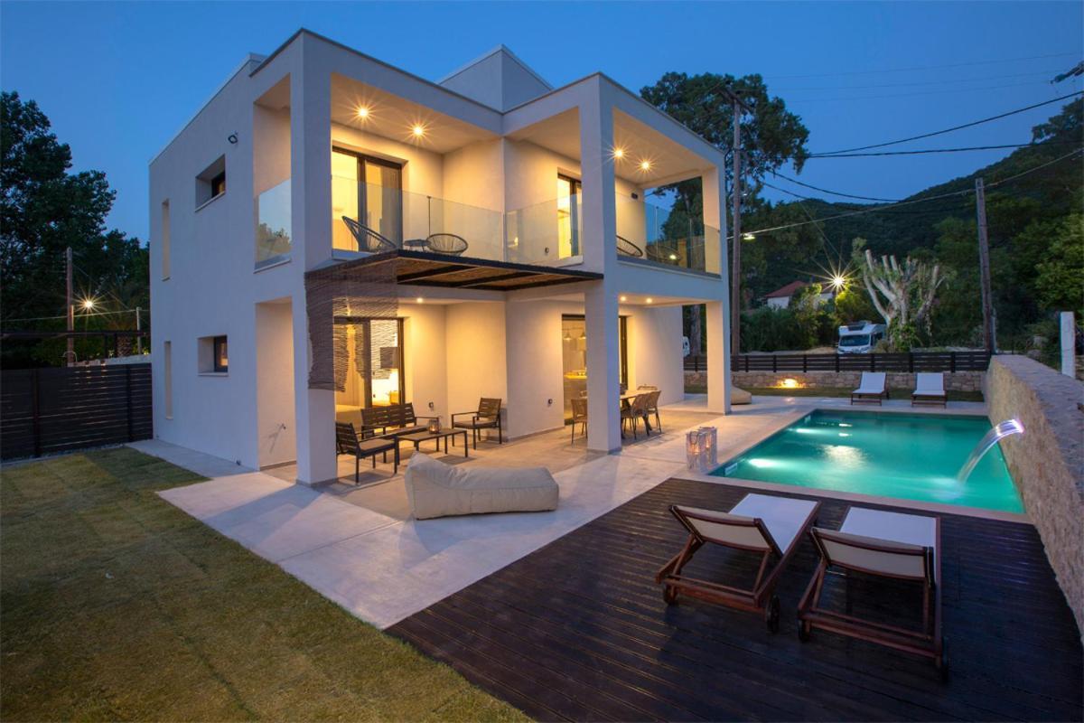 Villa Seascape - Beachfront *